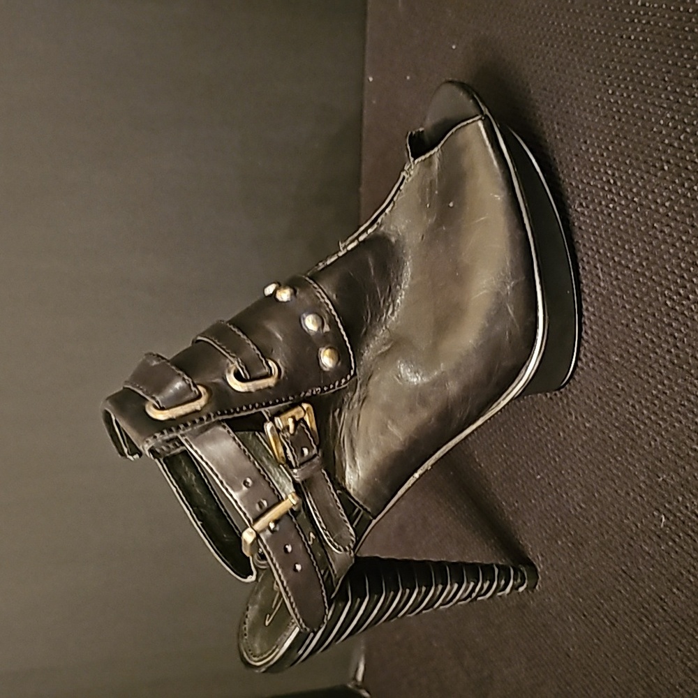 B. Makowsky Black Leather Shoes - Picture 2 of 5